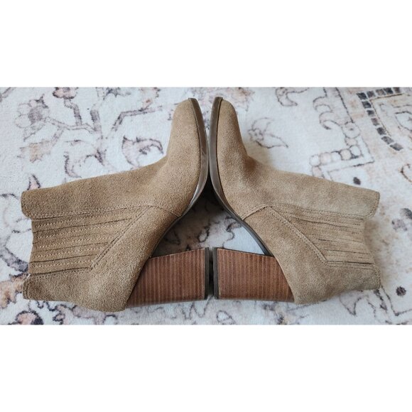 Marc Fisher Women's Sz. 9.5 Tan Suede Alva Heeled Pointed Toe Ankle Booties - Picture 5 of 7